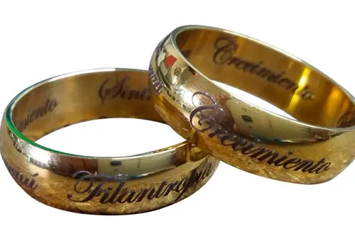 Argollas metálicas con grabado láser